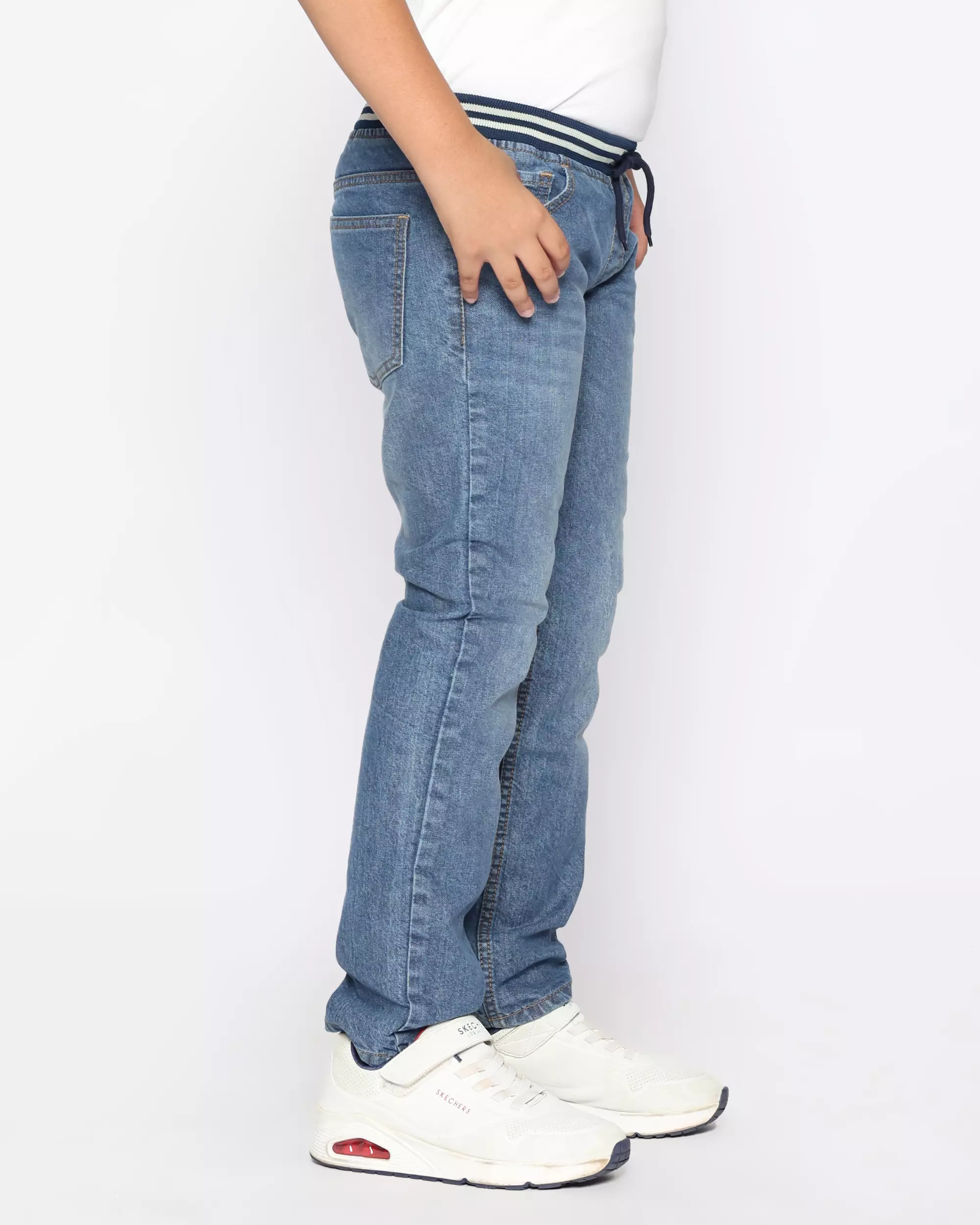 Celana Panjang Anak Laki Jeans Rib Mid Blue With Model - FORTUNES