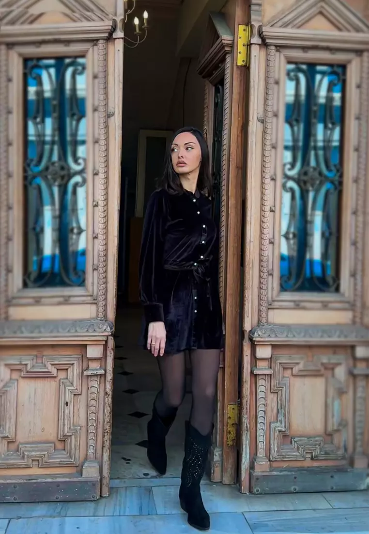 黑色鉚釘裝飾牛仔靴