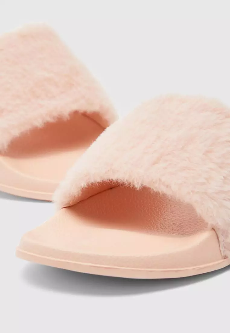 Max clearance fashion slippers