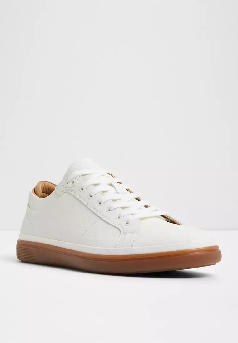 Finespec Low-Top Sneakers