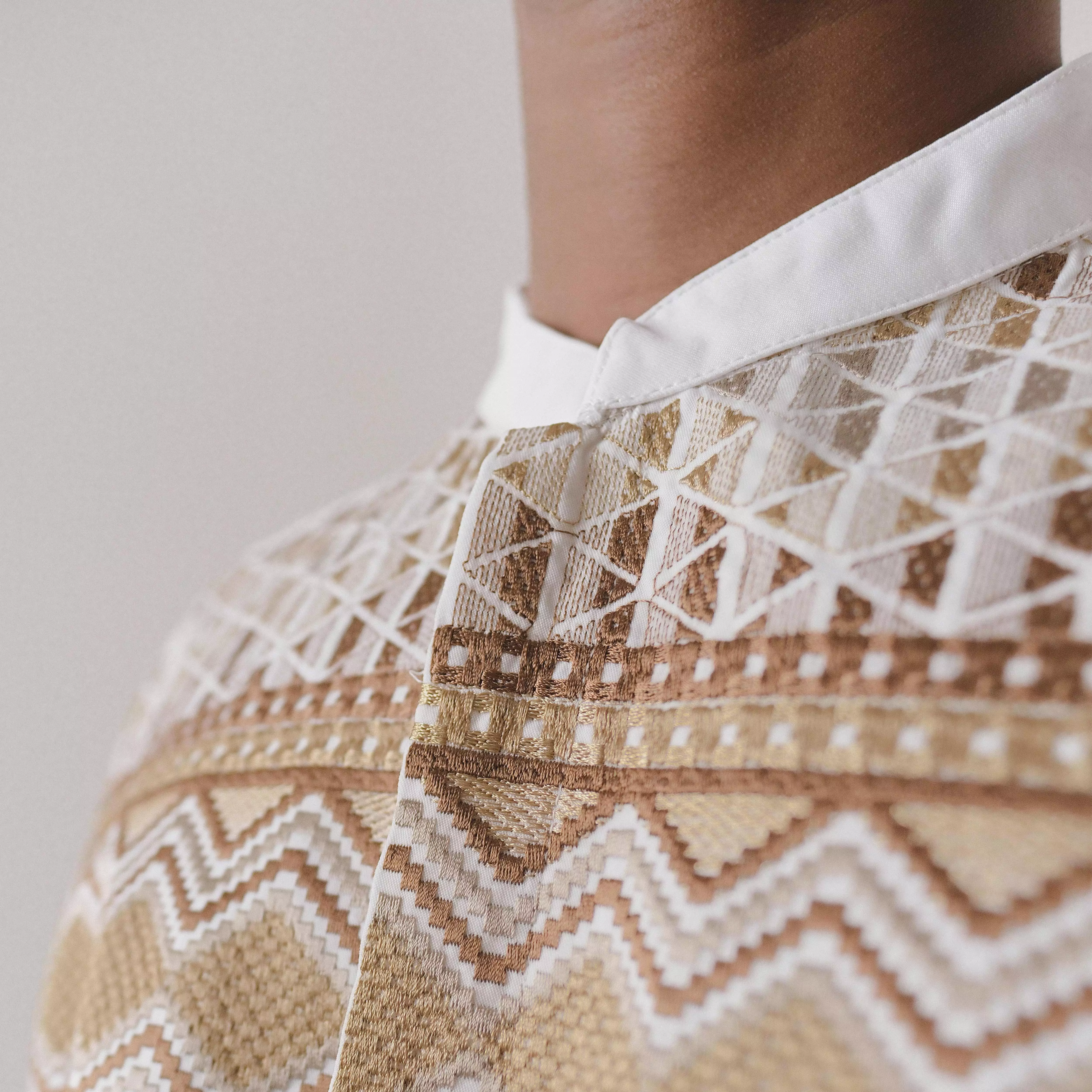 LARUSSO Dawn of Time - Kemeja Koko Bordir Lengan Pendek Pria - Wave Brown