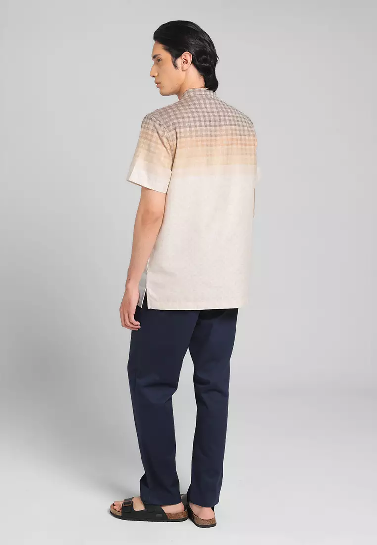 MANZONE - Kemeja Koko Lengan Pendek Pria Sadd Modern Fit - Beige Warna Beige