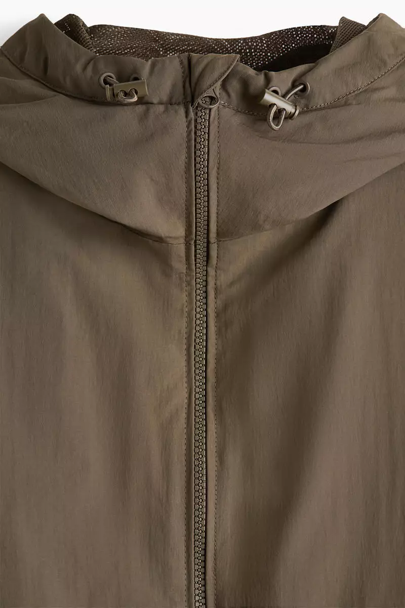 Water-repellent nylon windbreaker