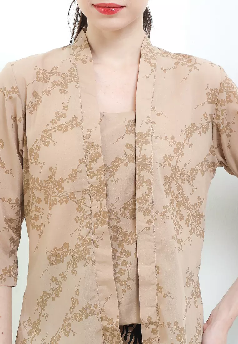 Kebaya Kutu Baru 3/4-length Sleeves