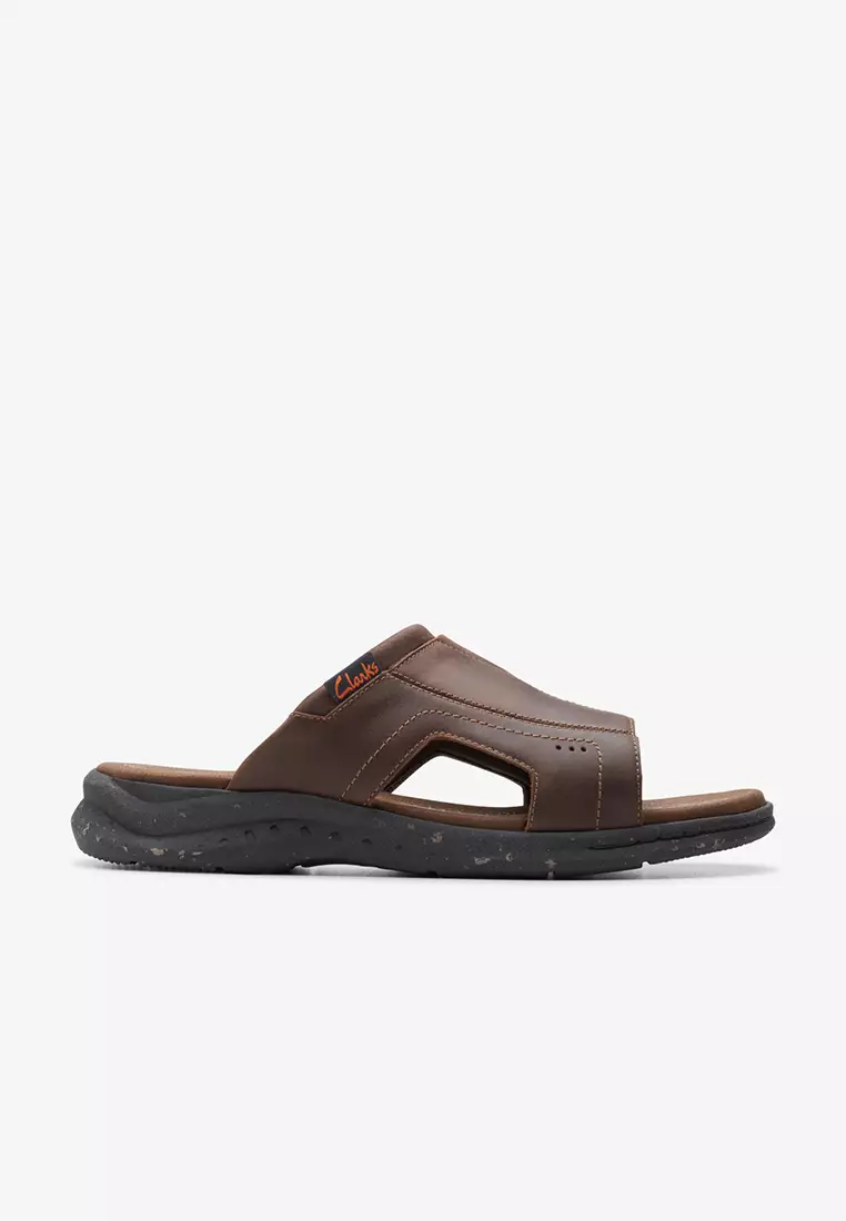 Discount on Clarks  shoes - SKU: Walkford Band Sandal Beeswax