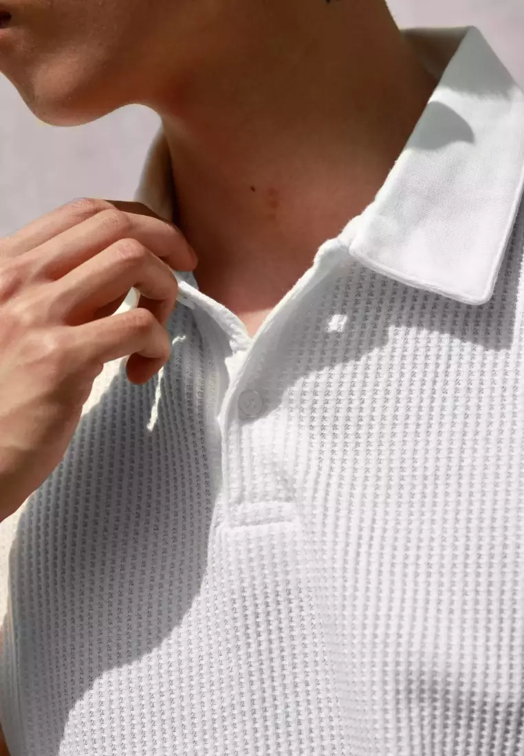 Kale Wale White / Kaos Rajut Pria Lengan Pendek