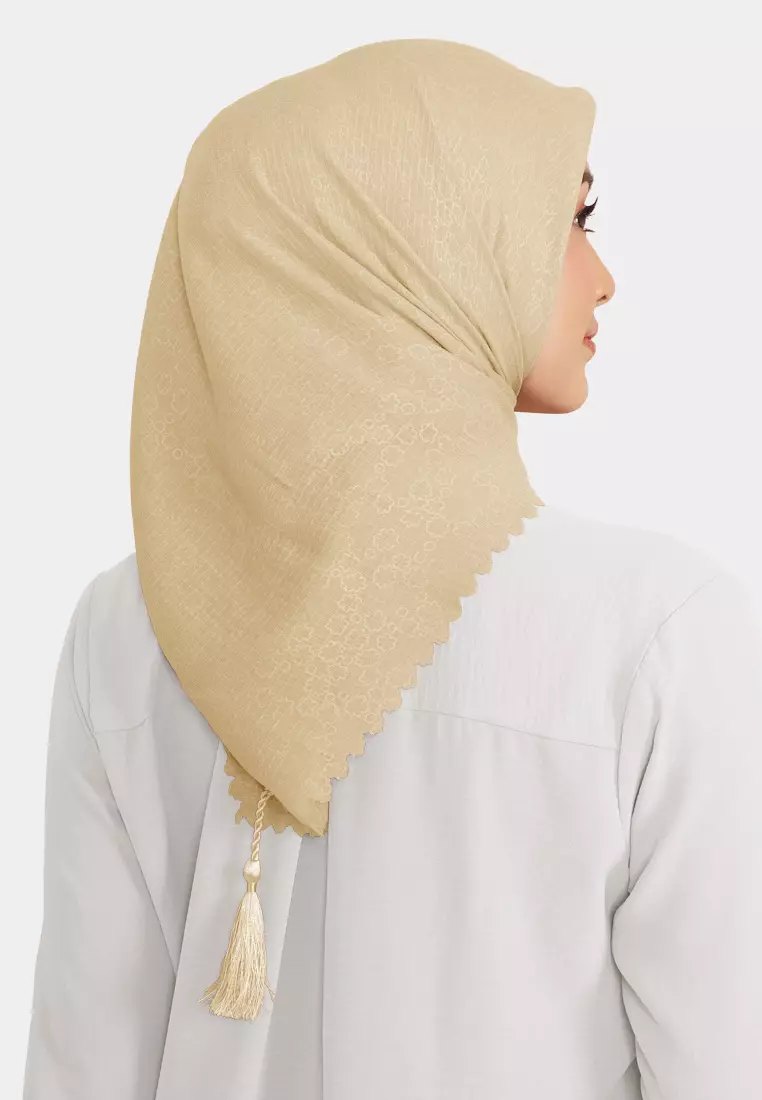 Cotton Bee - Hijab Segiempat Rayyansa Tassel Emboss Lasercut 