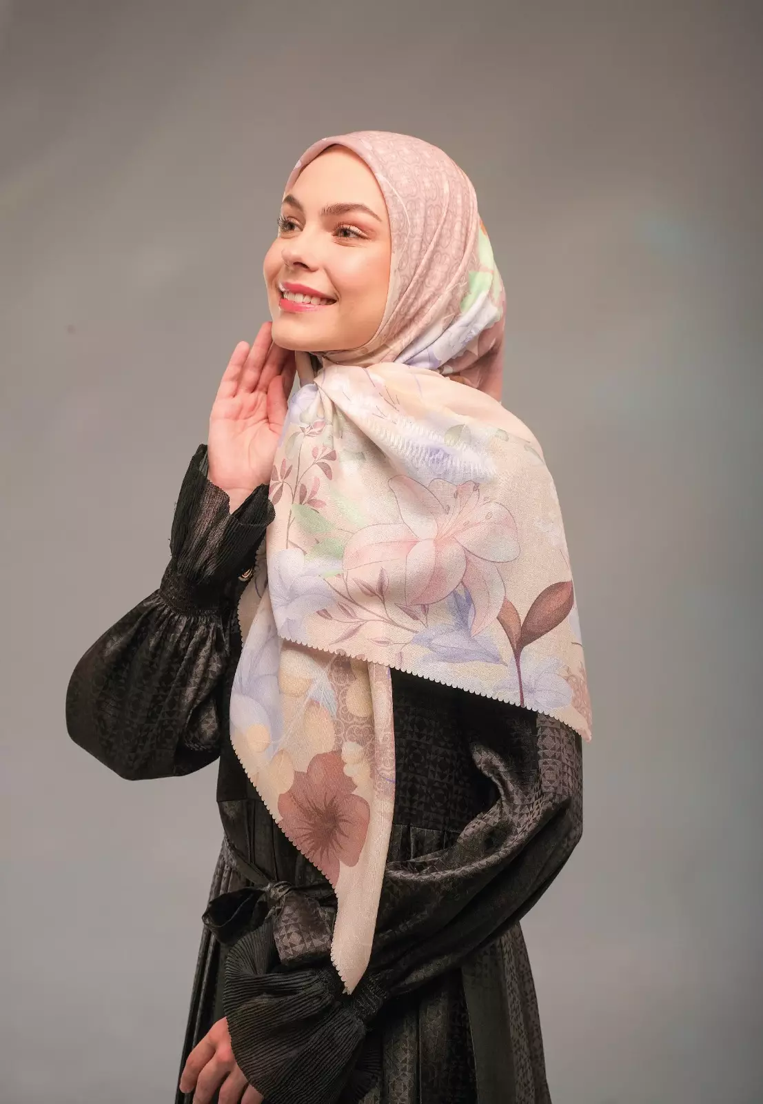 Izara Printed Scarf Ivory | Hijab Segi Empat Motif