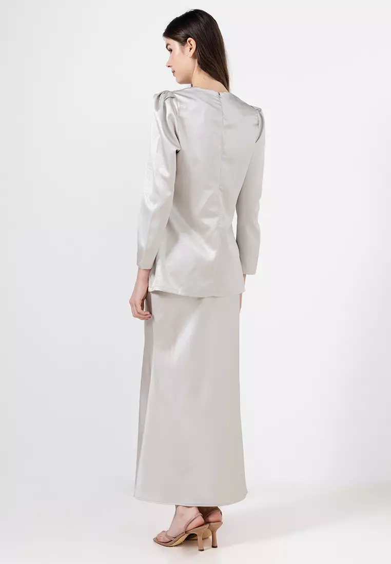 REFINED BAJU KURUNG IN A LEATHER STRUCTURED SHEEN FABRIC