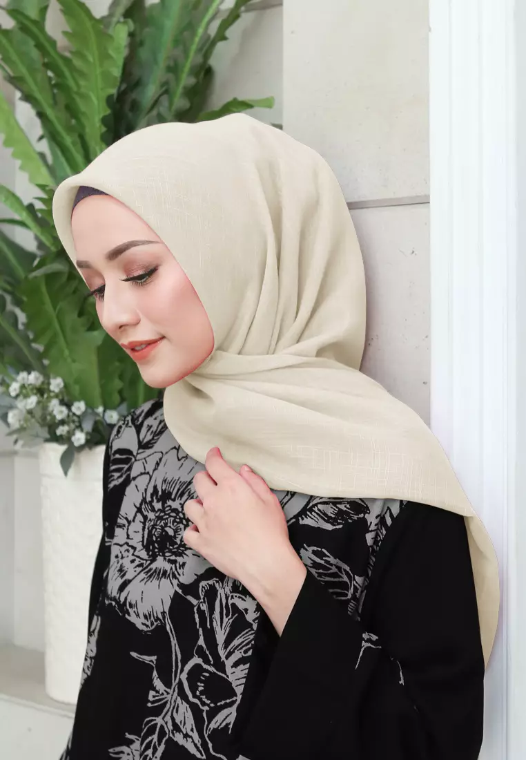 Cotton Bee - Linen Scarf | Hijab Segiempat | Kerudung - Coconut
