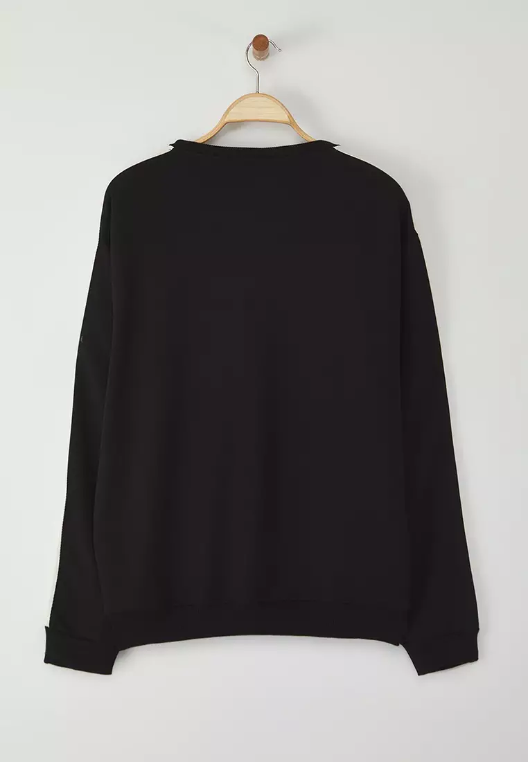 Black More Sustainable Oversize/Wide Cut V-Neck Text Printed Unshaded Sweatshirt Tmnaw25Sw00208