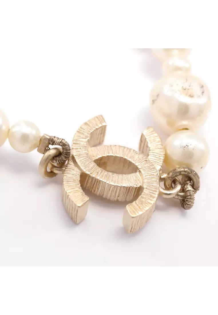 Buy Chanel Pre loved Chanel coco mark necklace Fake pearl GP off