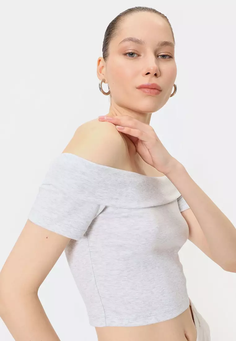 Koton Crop Top Donna A Maniche Corte – Maglietta Nera Con Dettaglio Metallico, Vestibilità Regular, 96% Poliestere 4% Elastan, Taglia M