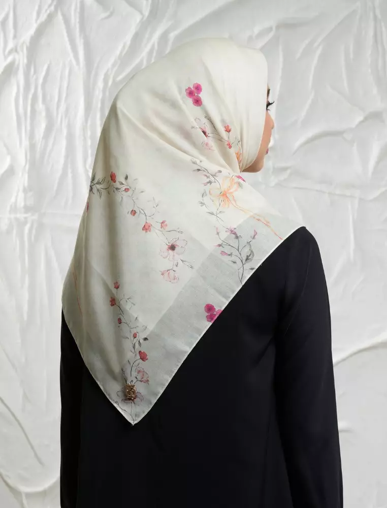 FLEUR Scarf Yellow - Kerudung Hijab Segiempat Motif With BOX - Bahan Nesla - Ukuran 115x115