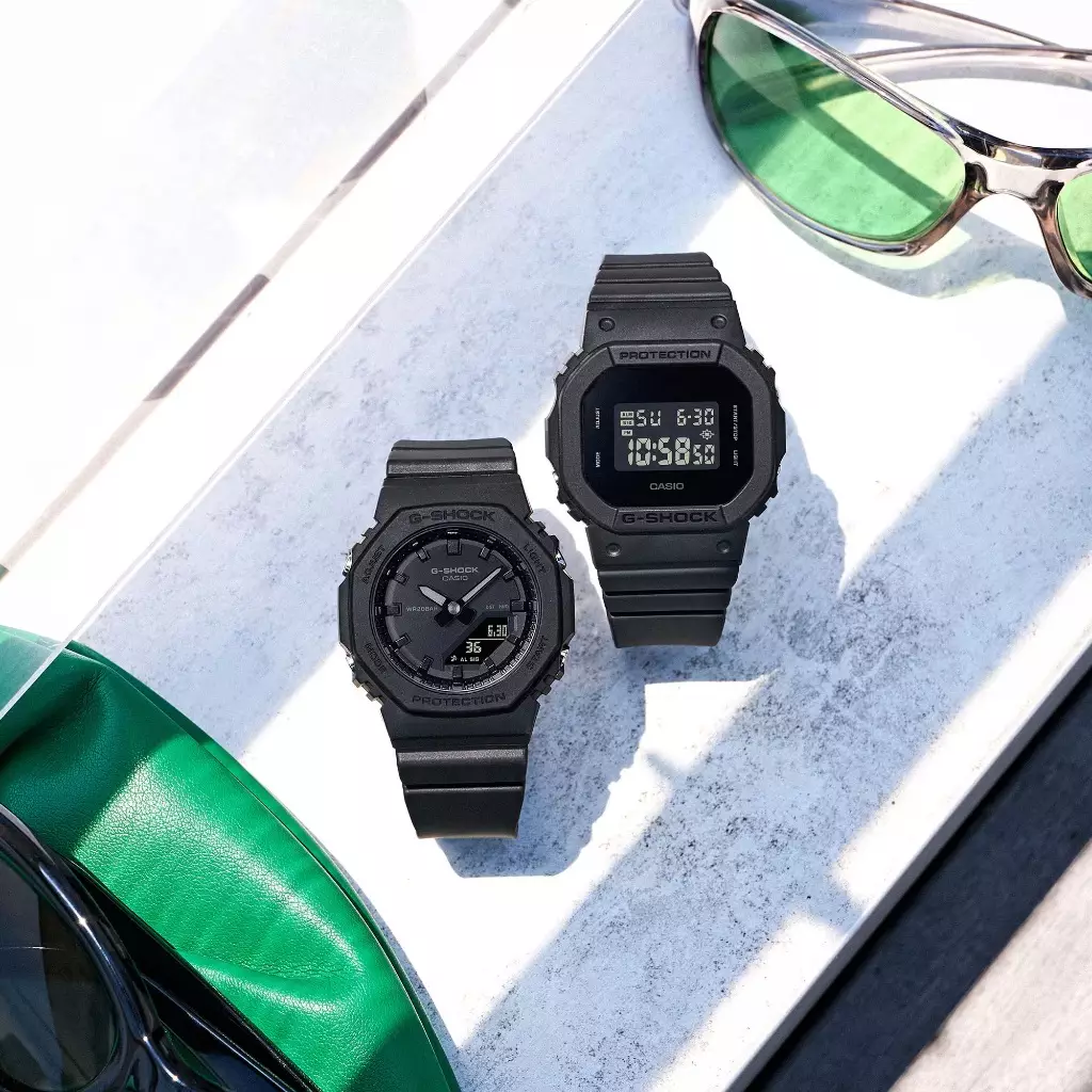 Casio G-Shock Jam Tangan Wanita dengan format Analog Digital GMA-P2100BB-1ADR