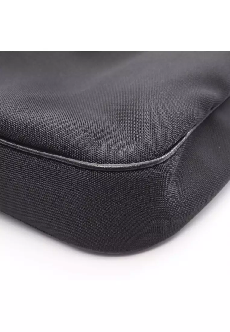 Pre-Loved Gucci one shoulder bag Nylon leather black