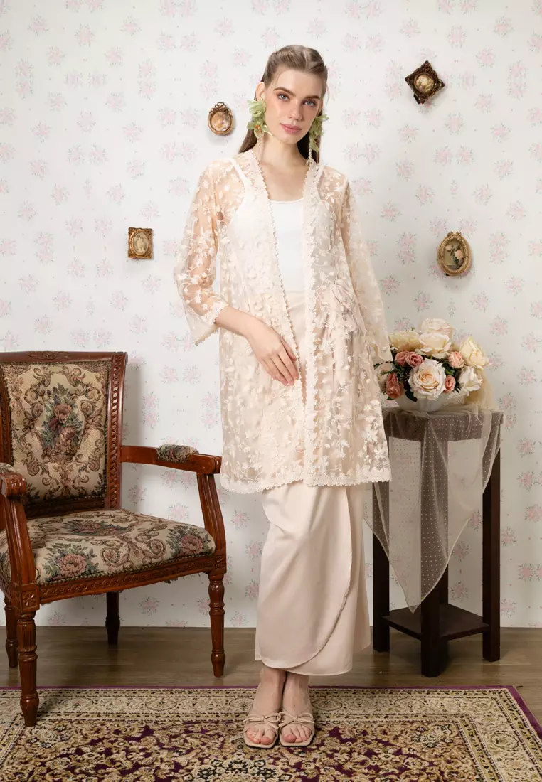 ENDAH LONG LACE KEBAYA SET