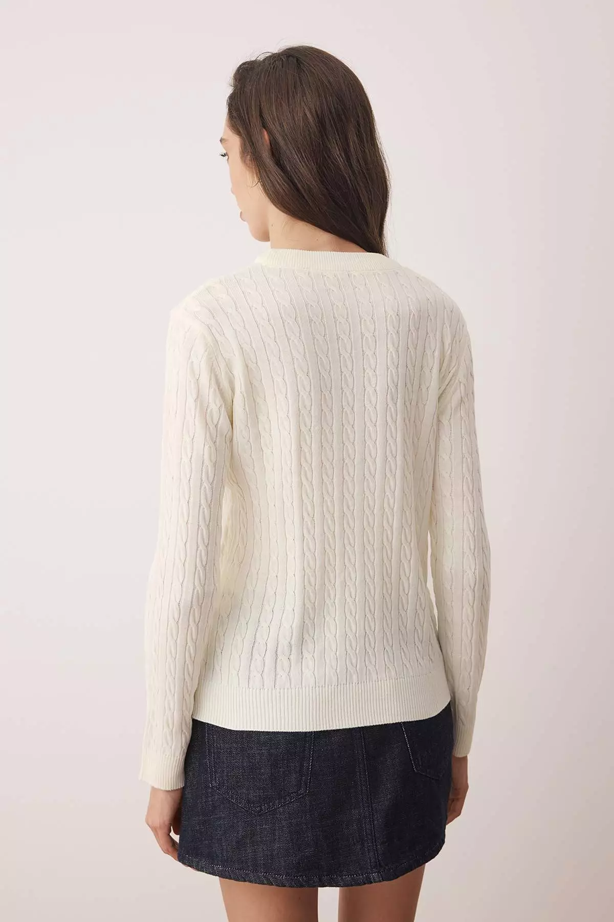 Ecru Horse Embroidered Hair Knit Thin Knitwear Sweater Twoaw26Kz00122