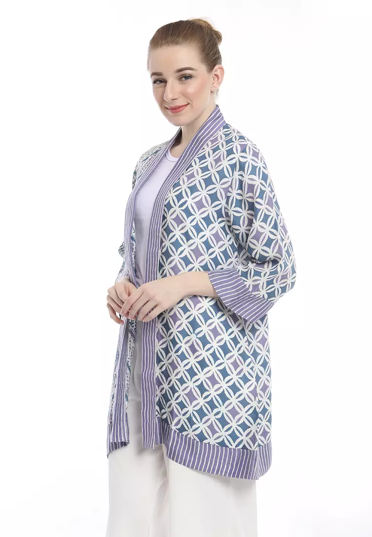 Blazer Batik Wanita - Bhatara Batik Juliana - Atasan Batik Modern Lengan Panjang