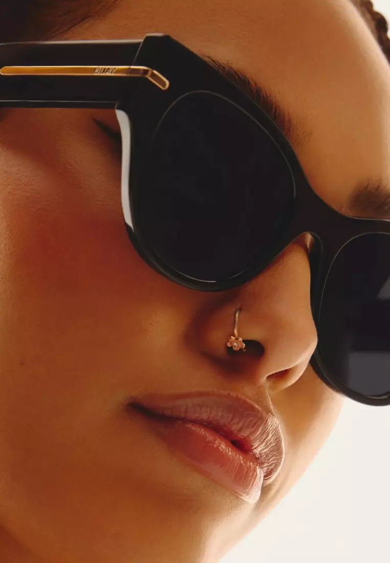 Buy QUAY Chit Chat Sunglasses - Black/Smoke 2025 Online | ZALORA