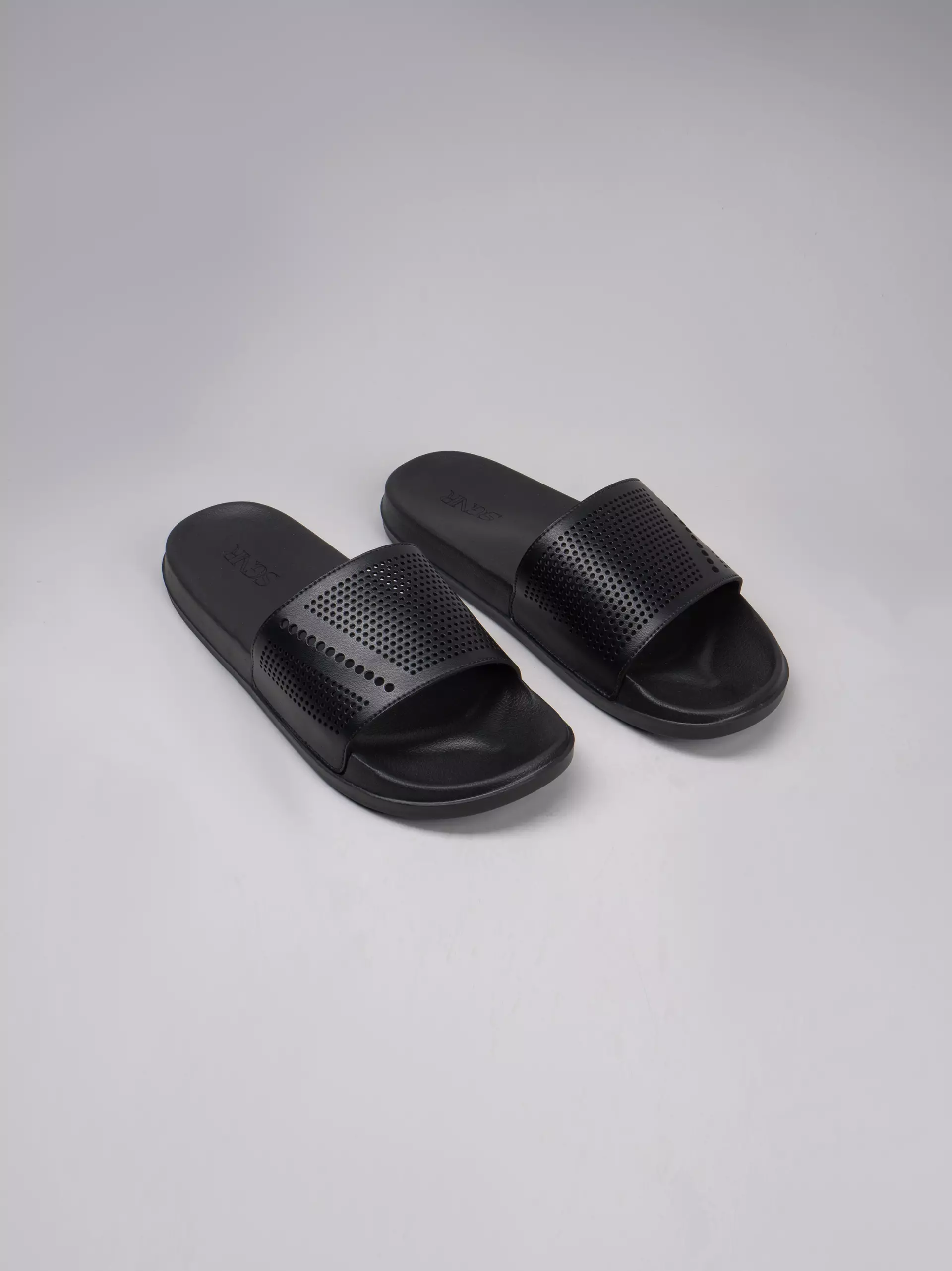 Jual SIGNORE Textured Sandals Black Original 2023 | ZALORA Indonesia