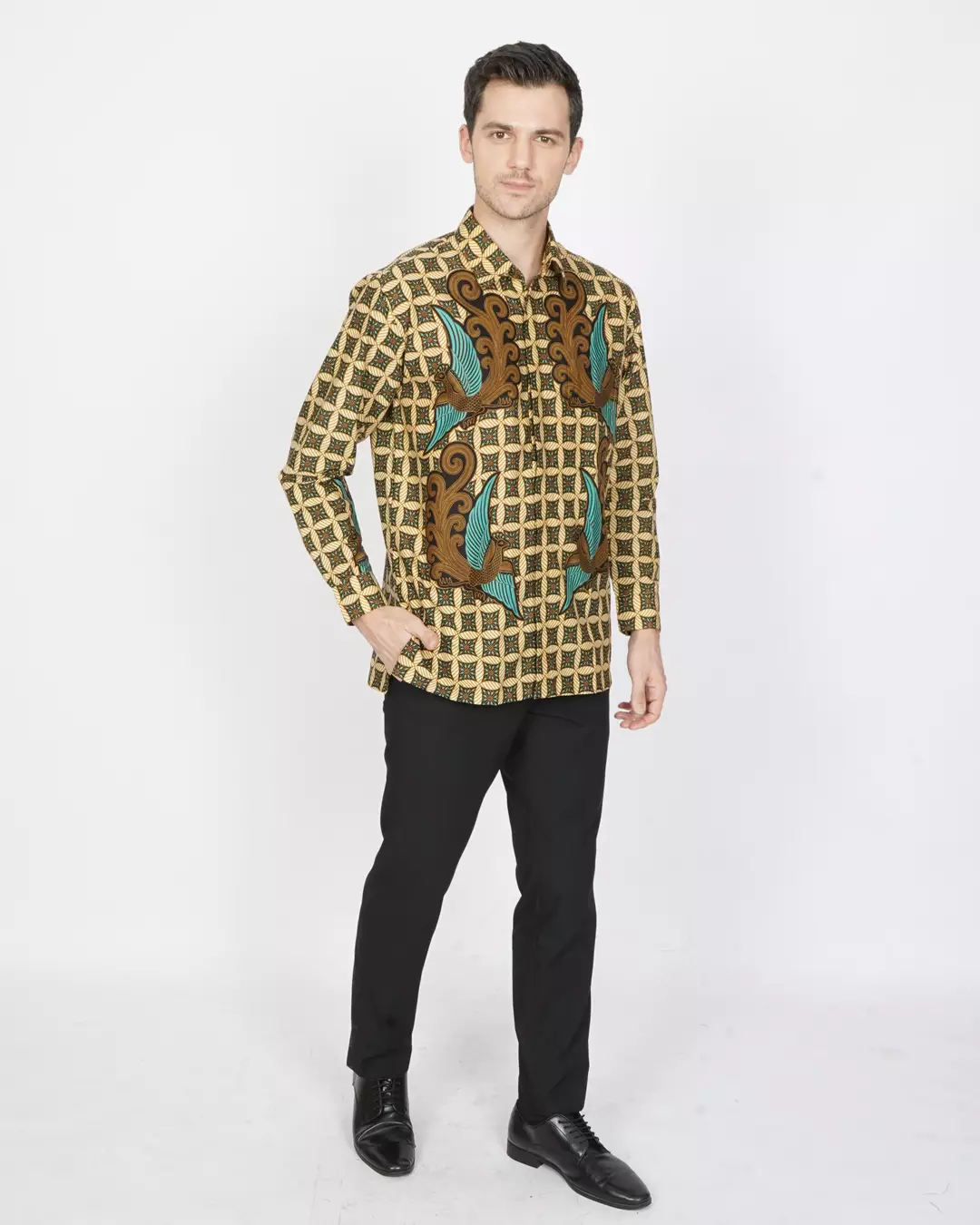 Kemeja Batik Lengan Panjang Motif Kawung Merak Kembar