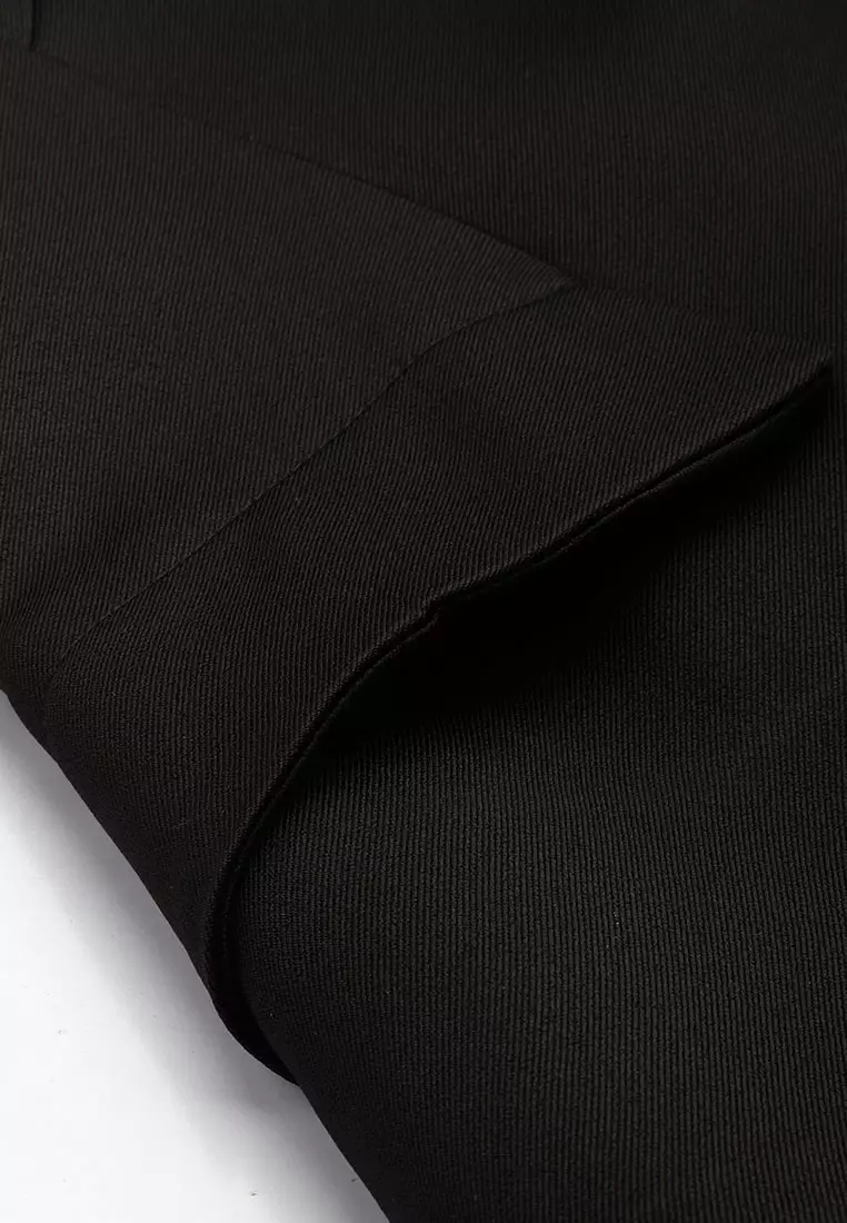 Blazer Kerah Ramping Warna Hitam