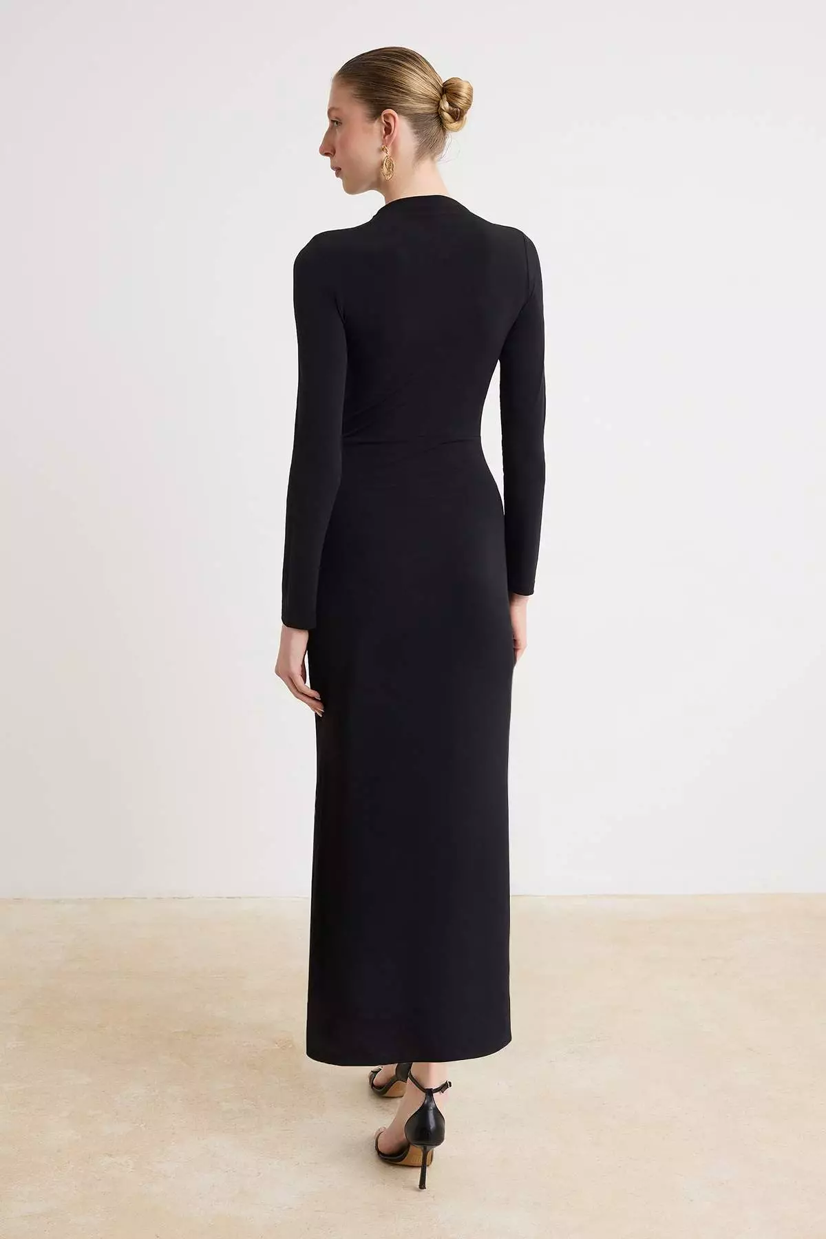 Black Unlined Plain Knitted Buckle Detailed Sandy Hijab Dress Tctss26Eb00058