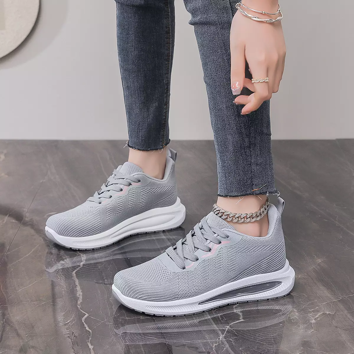 Sneakers Harian Nyaman & Modis – Gaya Simpel ala Korea Look