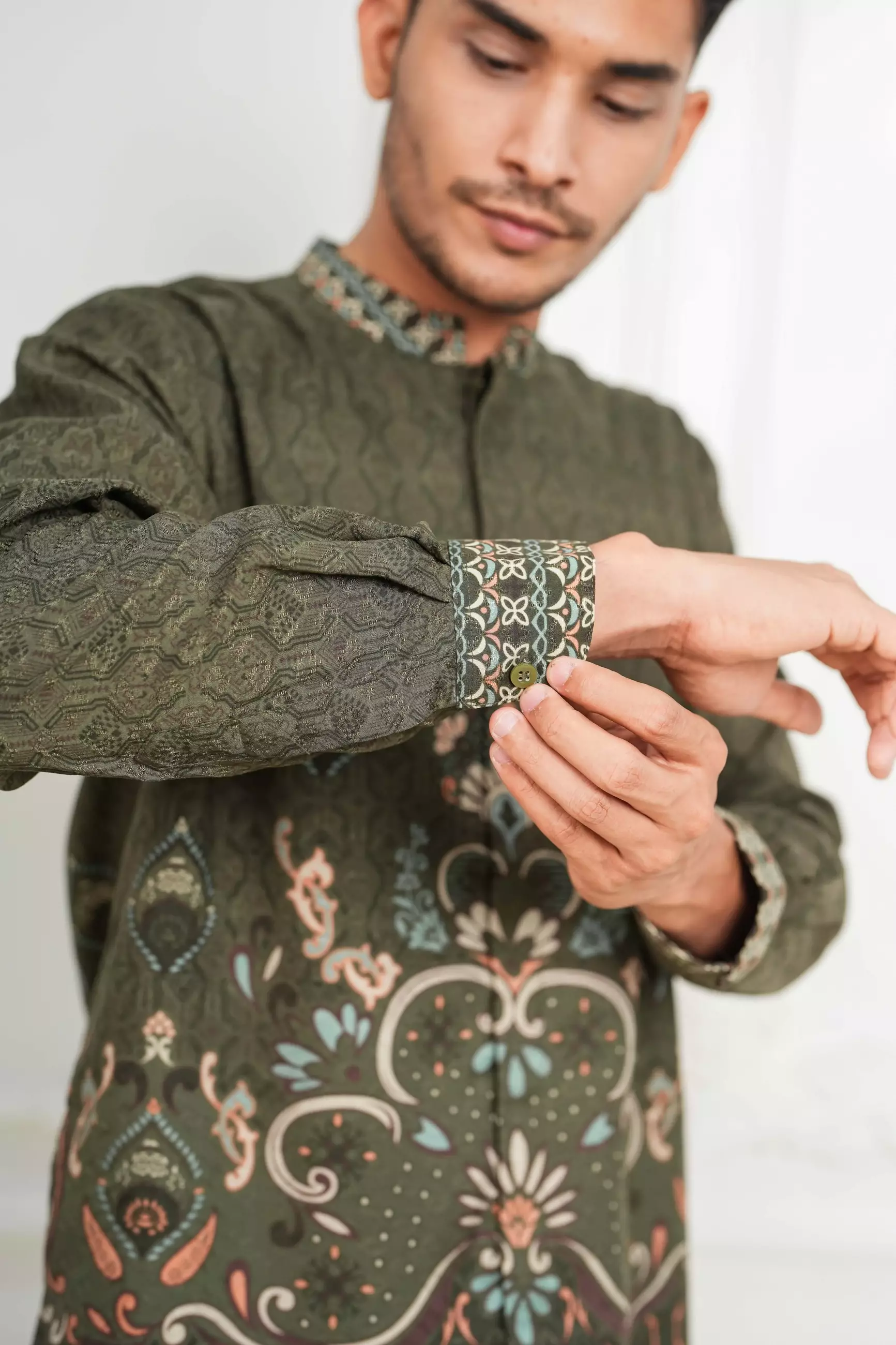 Sarimbit Akasya Olive Kemeja Pria  Koko Lengan Panjang Regular Fit Furing