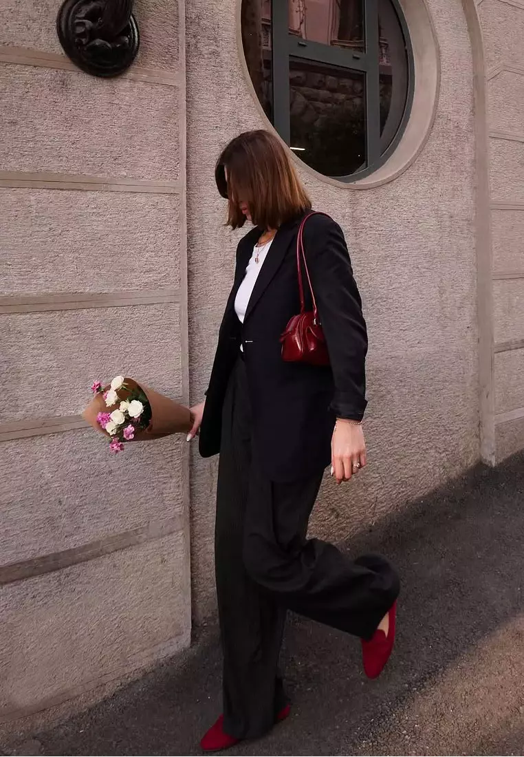 Sepatu Loafer Kasual dengan Pita Warna Merah Tua