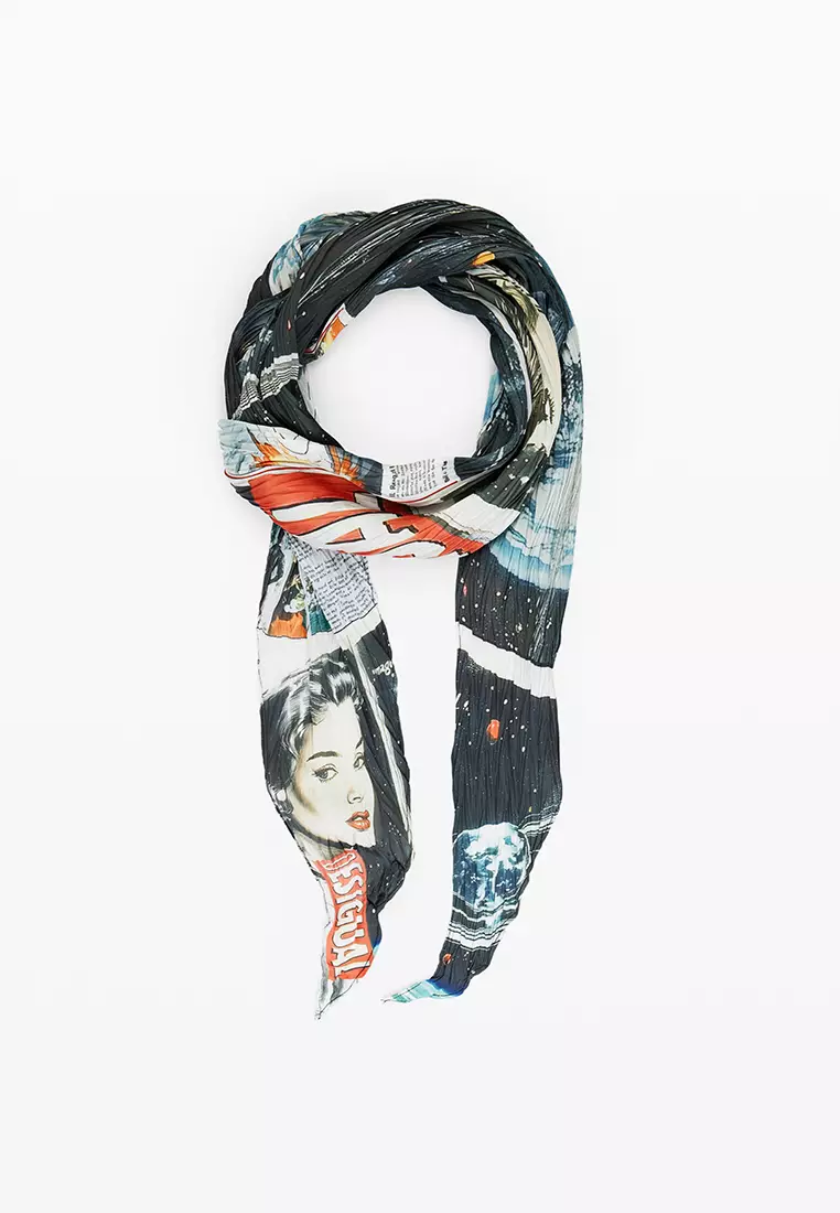 Wrinkled collage scarf