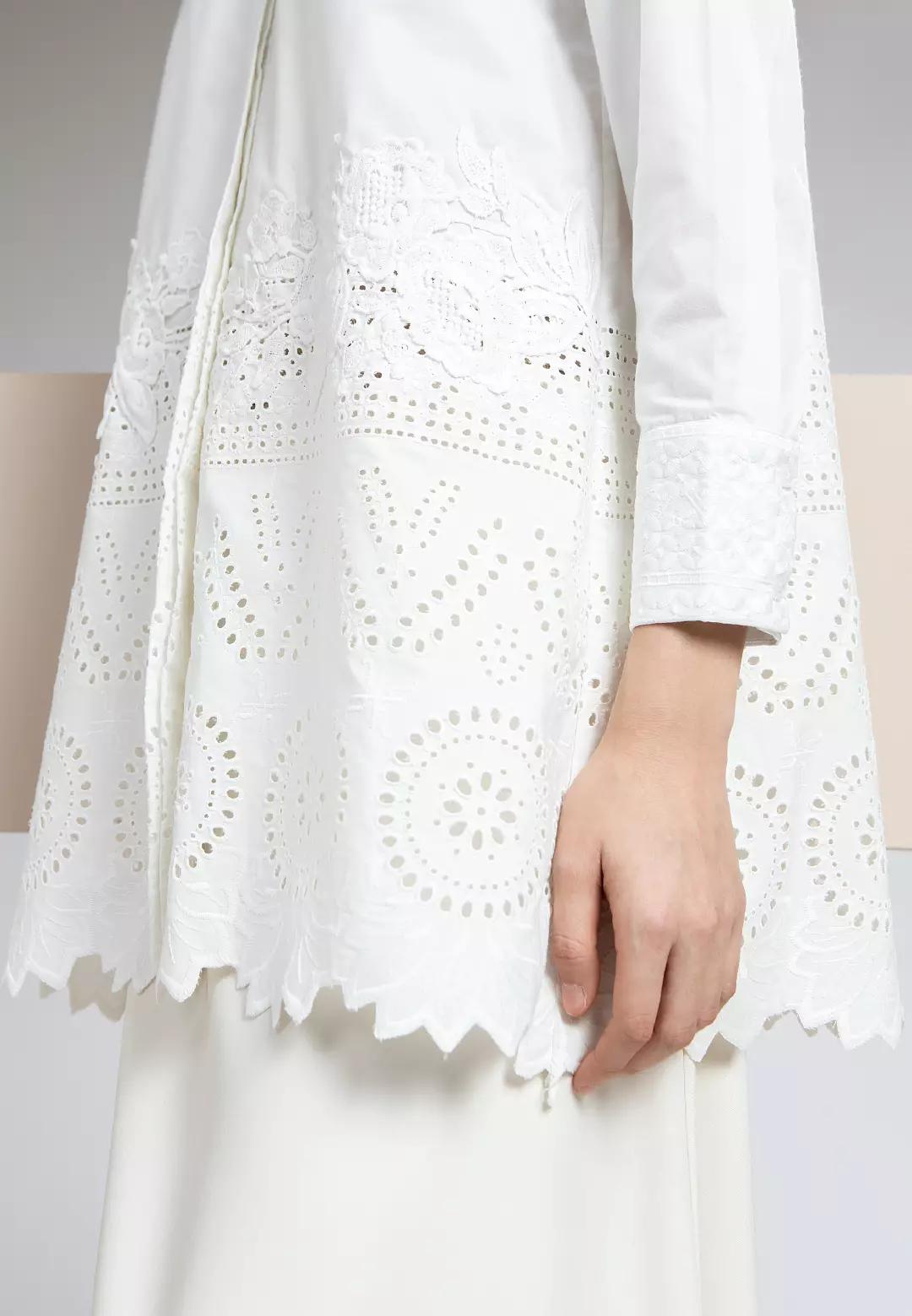 HijabChic Lacelle Top - Atasan Embroidery Putih Motif Geometris dan Floral