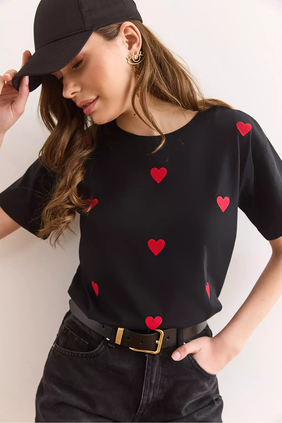 Women's Black Heart Embroidered Cotton Regular Fit T-Shirt Tsh-19000864