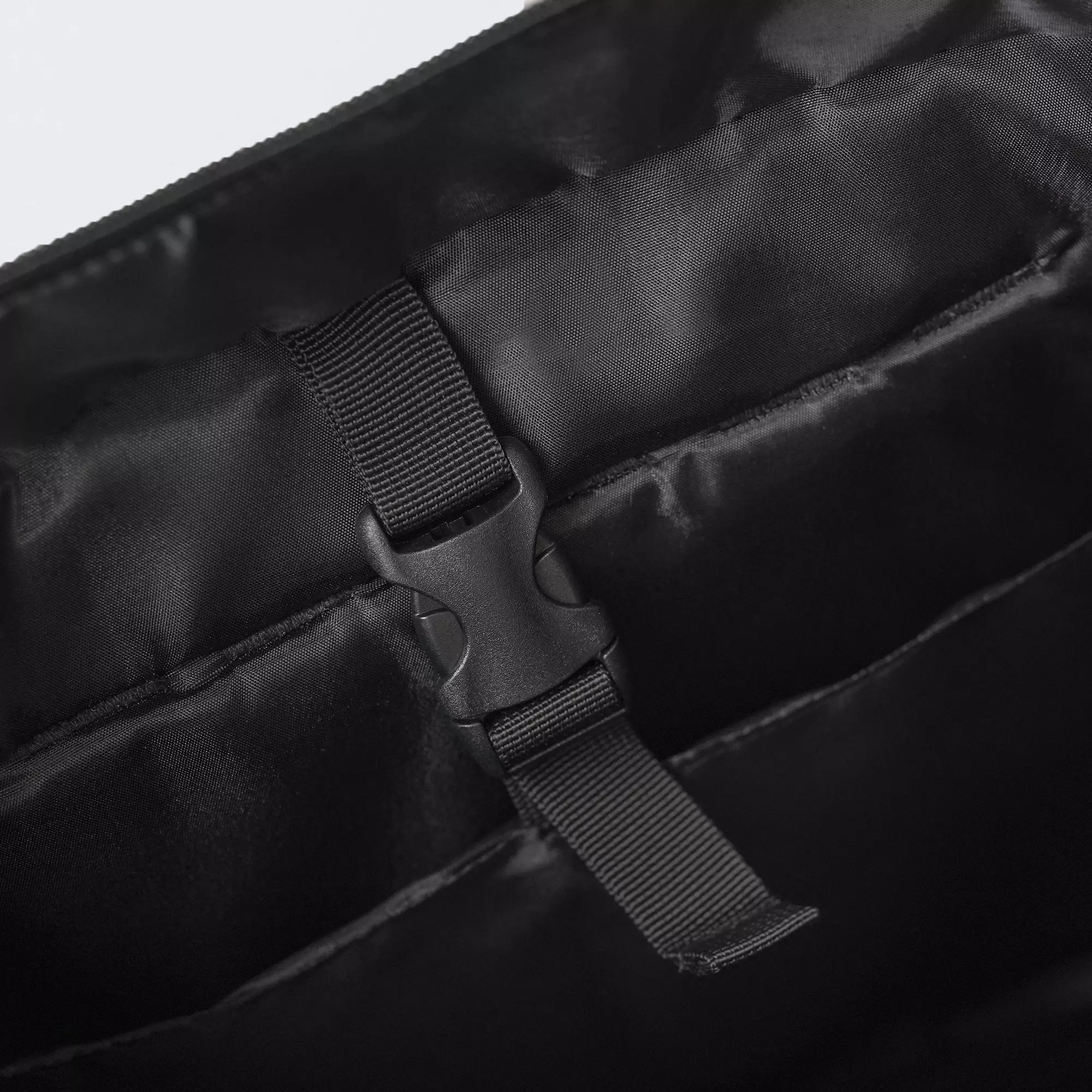 CELCIUS 2 Way Bag Totepack L03000621C Hitam