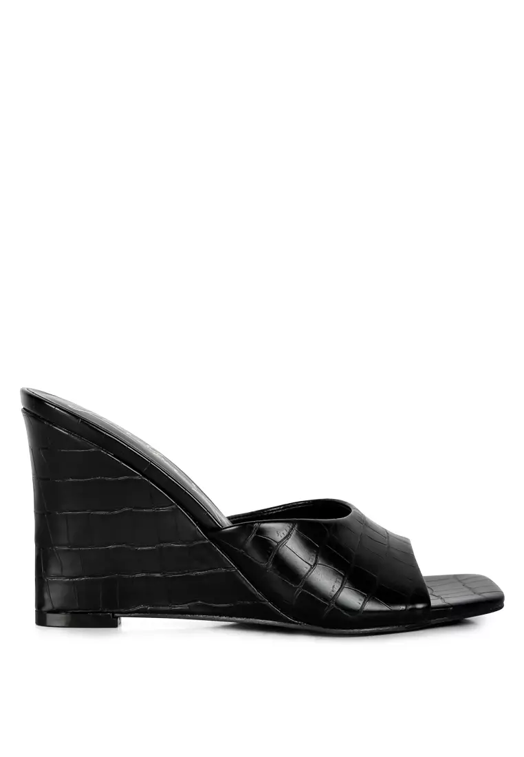 Black leather online wedges open toe