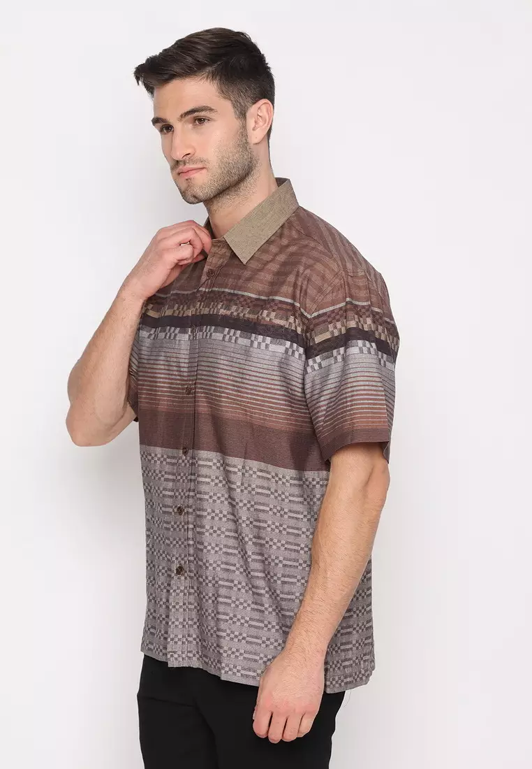 POLICE Kemeja Border Printing Coklat Abu Regular Fit Pria