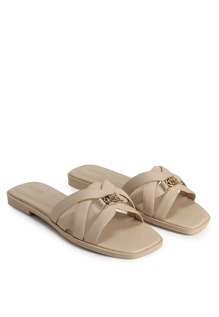 Jennaleriel-In Sandals