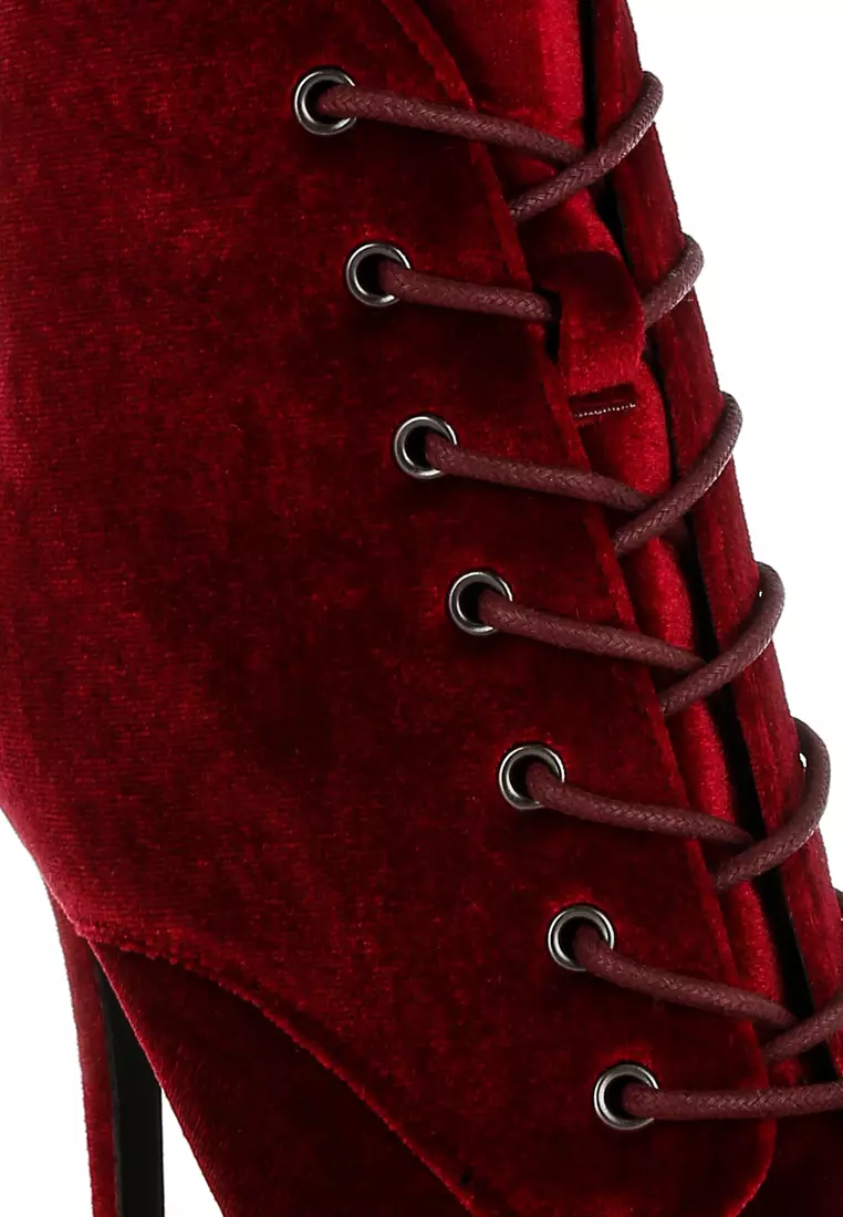 Sepatu bot hak tinggi beludru warna merah anggur