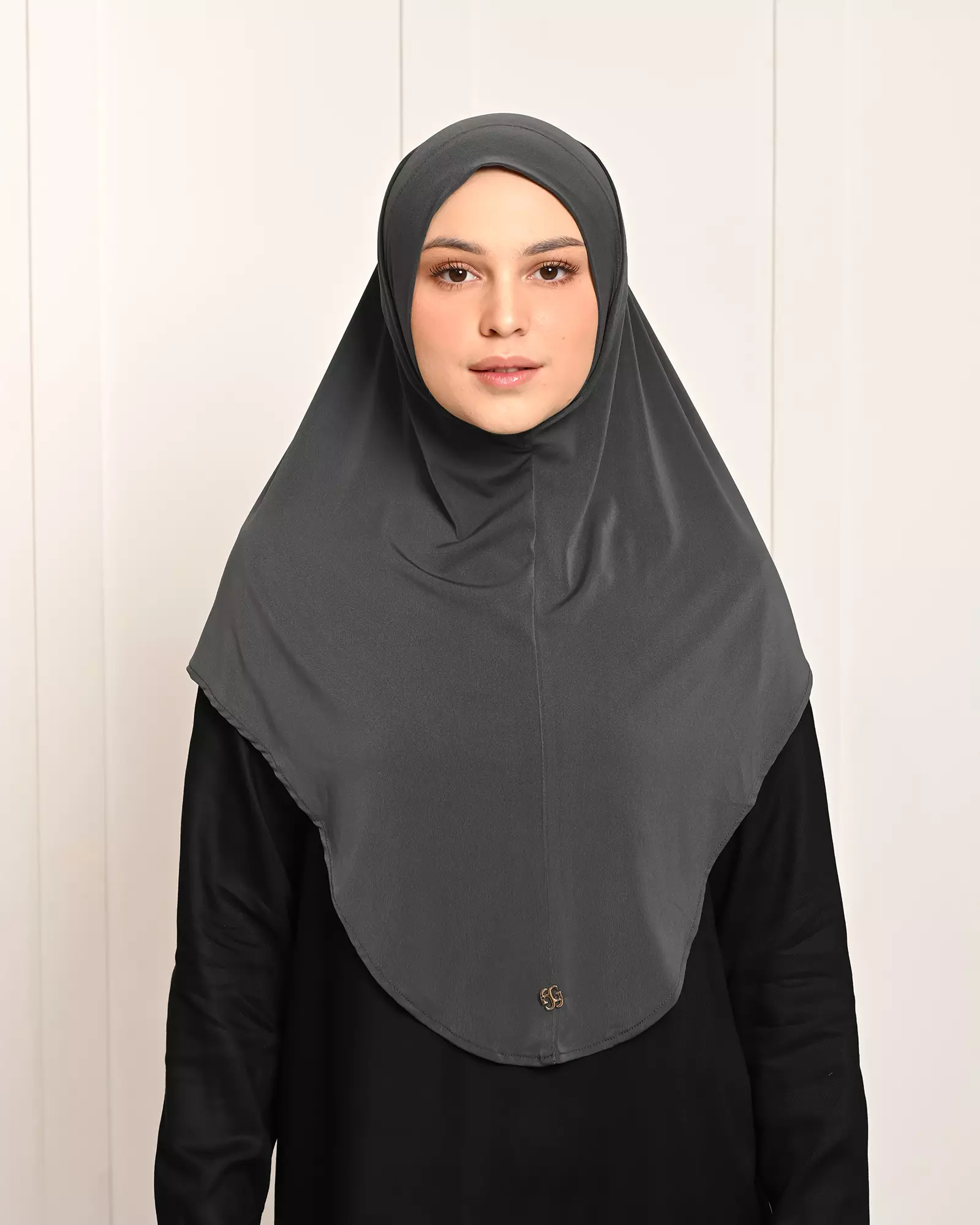 Geulis.id ADEEVA BERGO INSTANT (8 warna) Hijab - DARKGREY