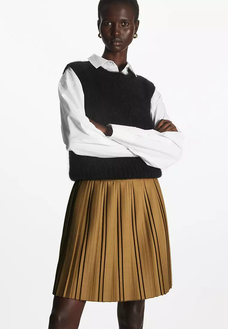Short pleated deals wool skirt