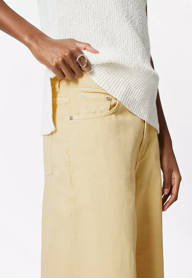 Relaxed Wide-Leg Jeans