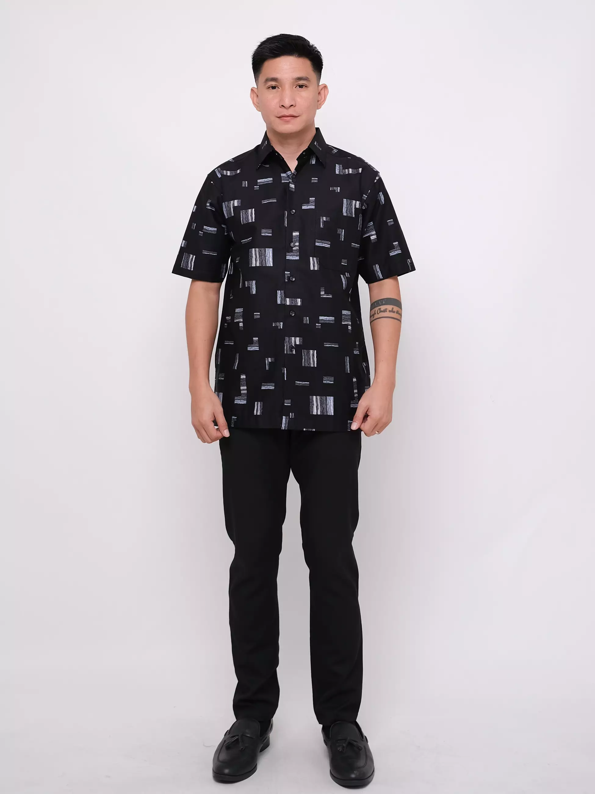 Kemeja Katun Lengan Pendek Hitam Motif Kotak-Kotak 16885