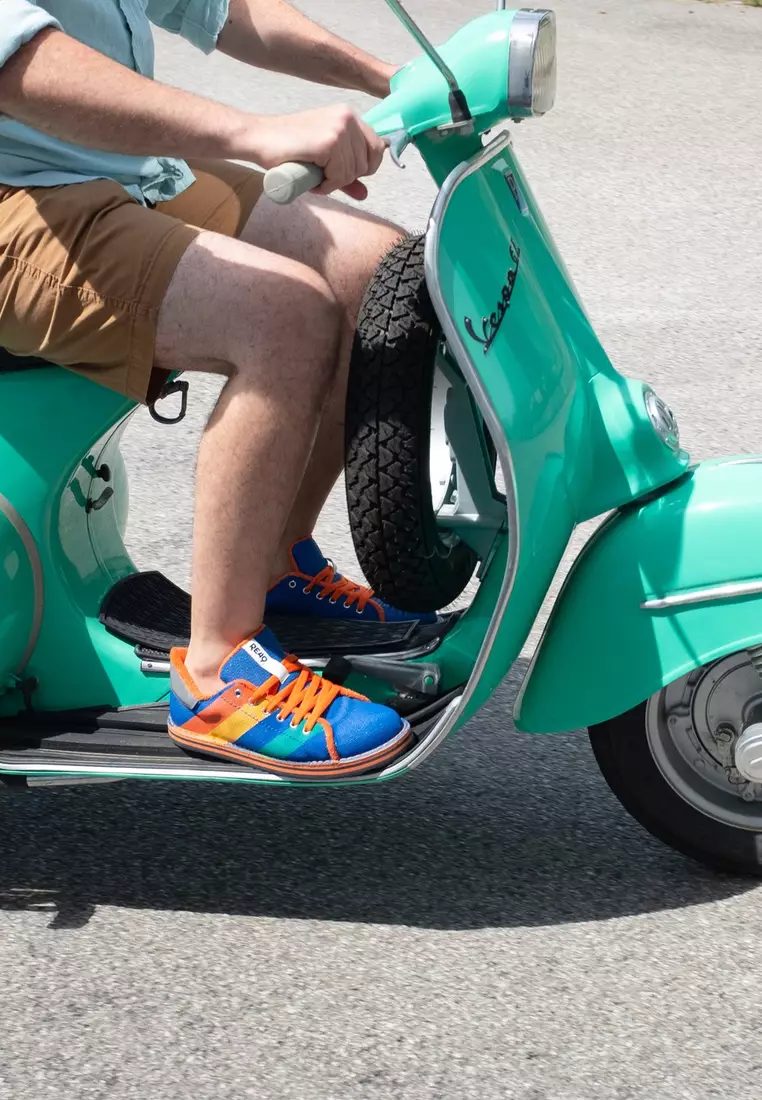MARE LIFESTYLE Sneakers - Made from 100% Recycled Materials in Italy from Recycled beach beds and chairs fabric and car tyres for the soles. MARE LIFESTYLE sneakers - Blue/Orange