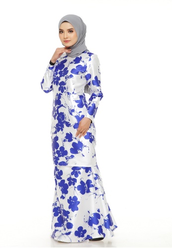 Buy Che Puteh Kurung from Emanuel Femme in White and Blue only 229