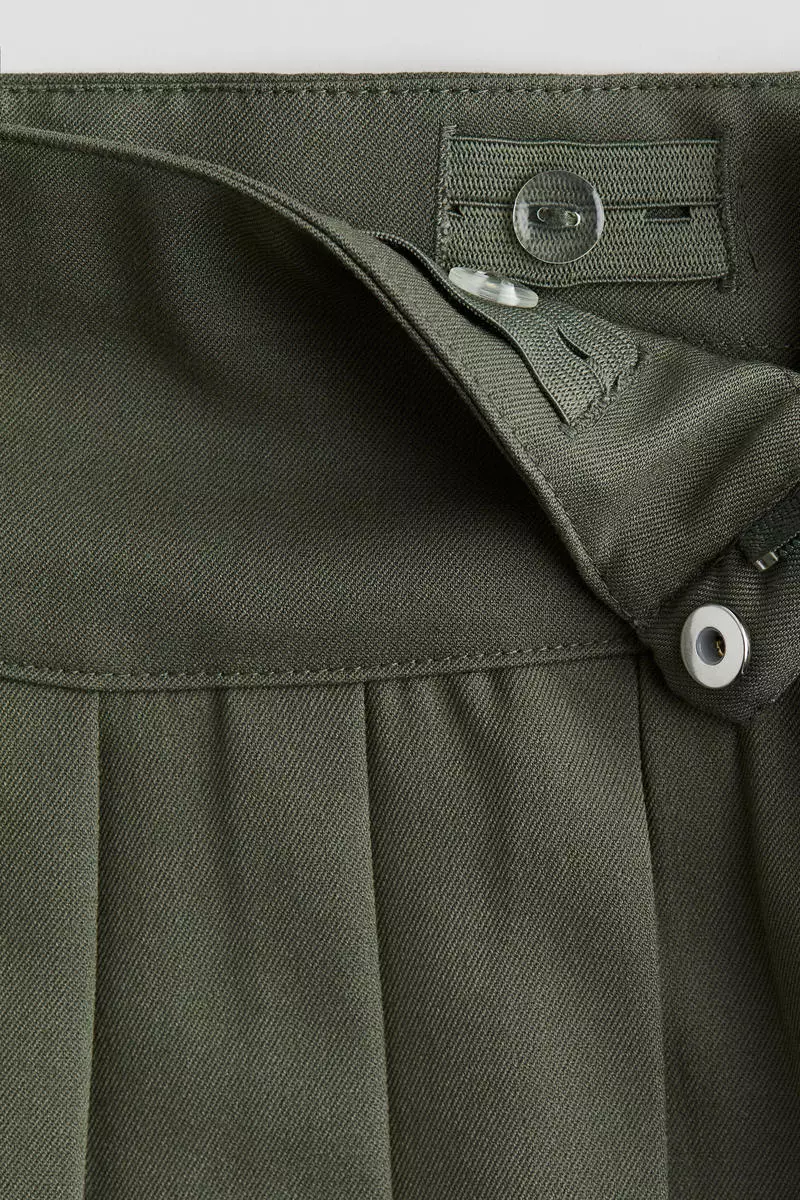 Pleated twill skirt