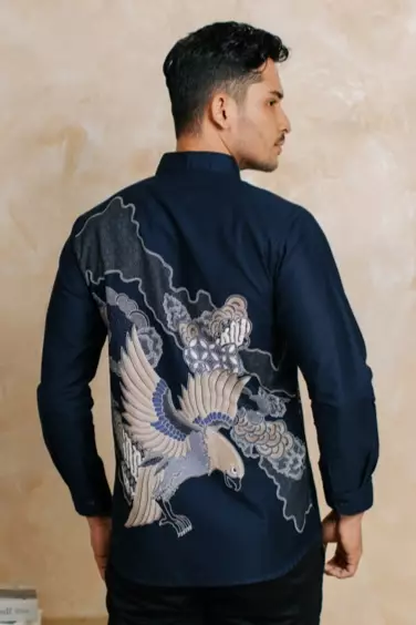 Adyatma Baskara Navy Blue Kemeja Batik Slim Fit Pria Katun Lengan Panjang