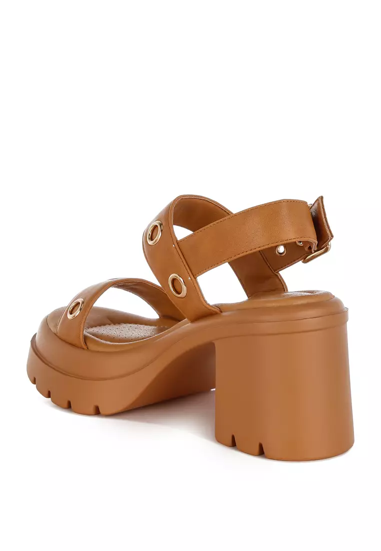 Sandal Platform Bertumit Detail Lubang Tali Warna Coklat Muda
