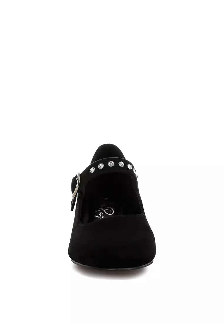 Sepatu Mary Jane bertabur paku berwarna hitam