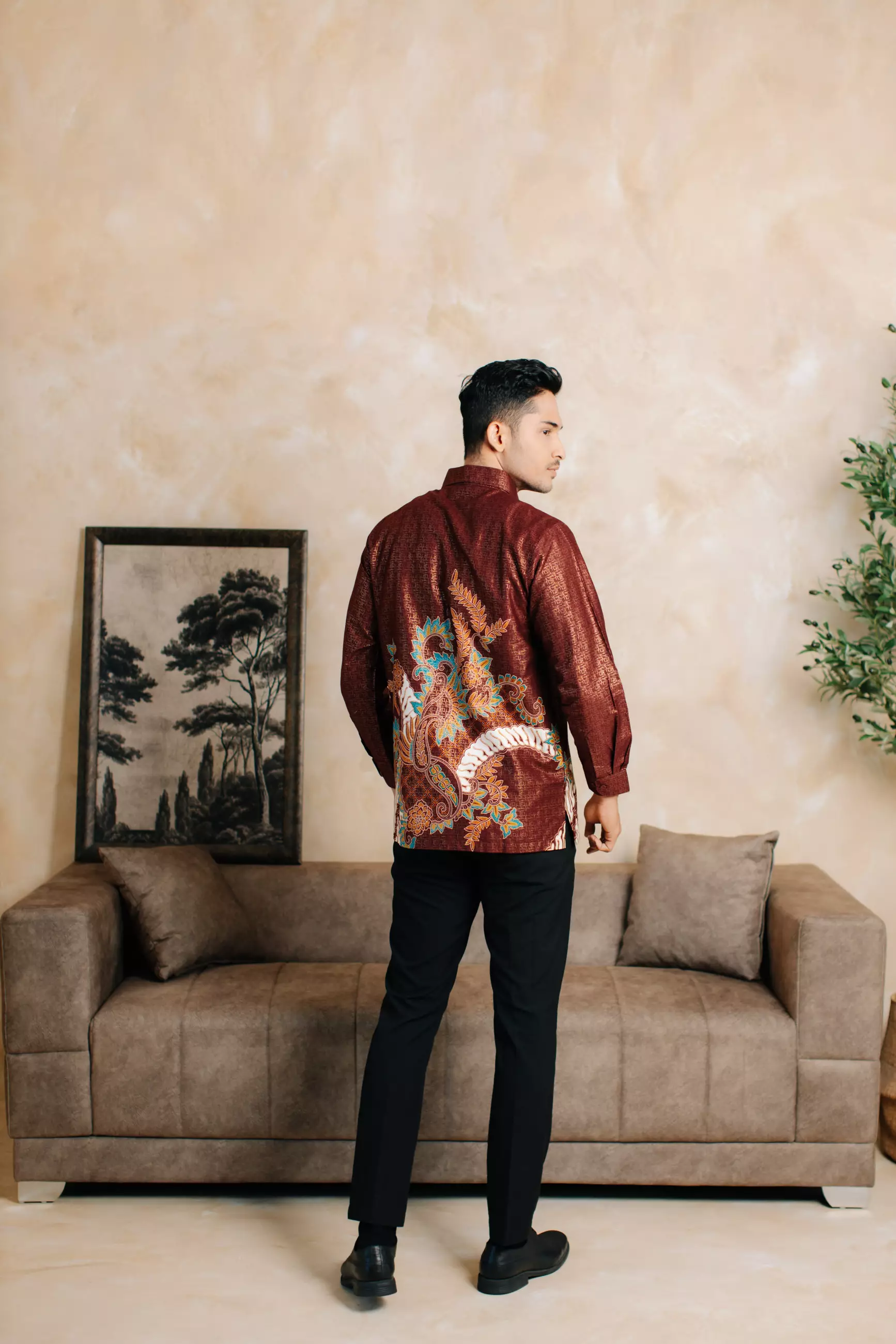 Adyatma Adhiwangsa Maroon Kemeja Batik Pria Furing Reguler Fit Lengan Panjang Katun Foil